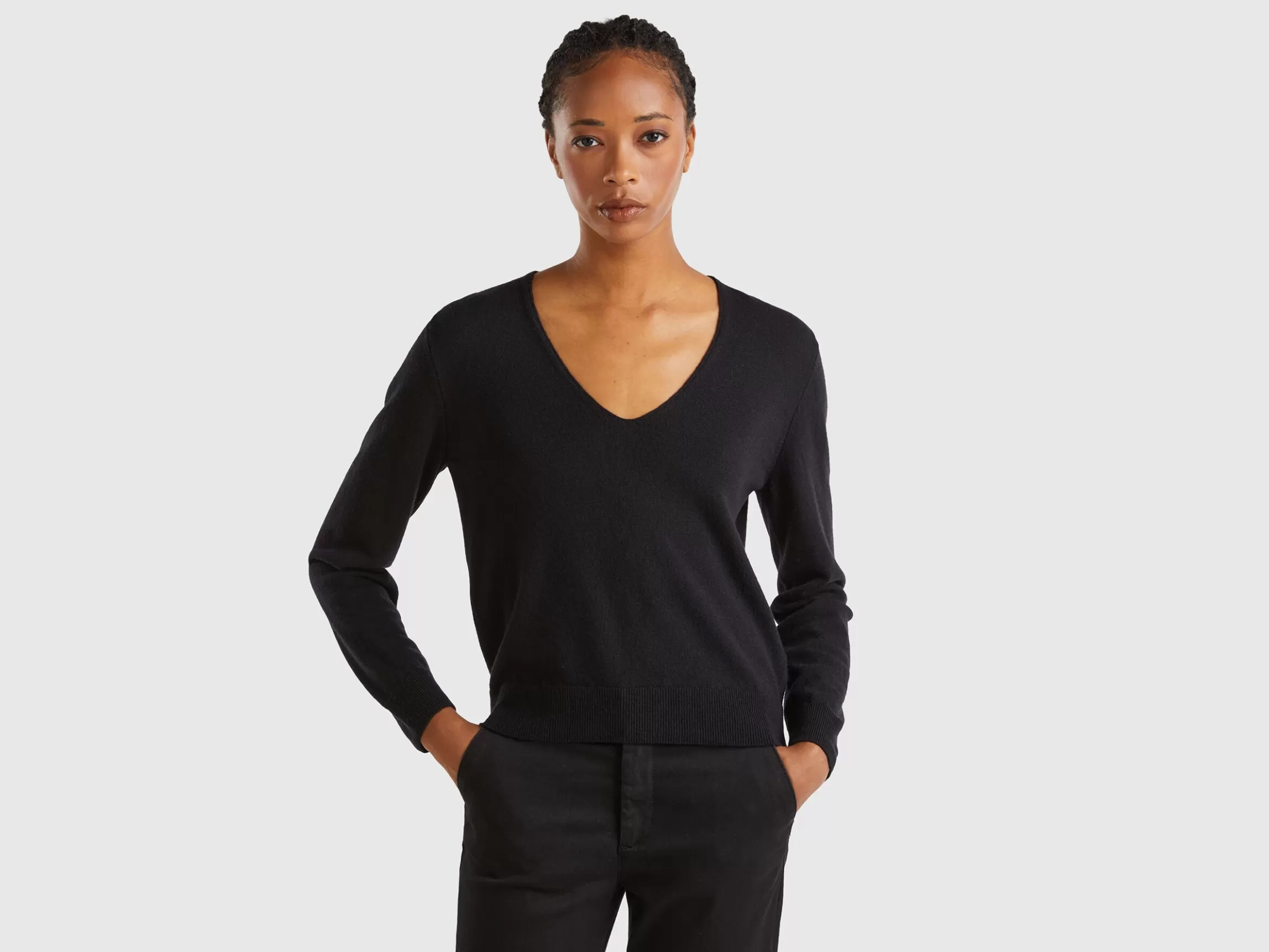 United Colors of Benetton V-neck sweater in pure Merino wool