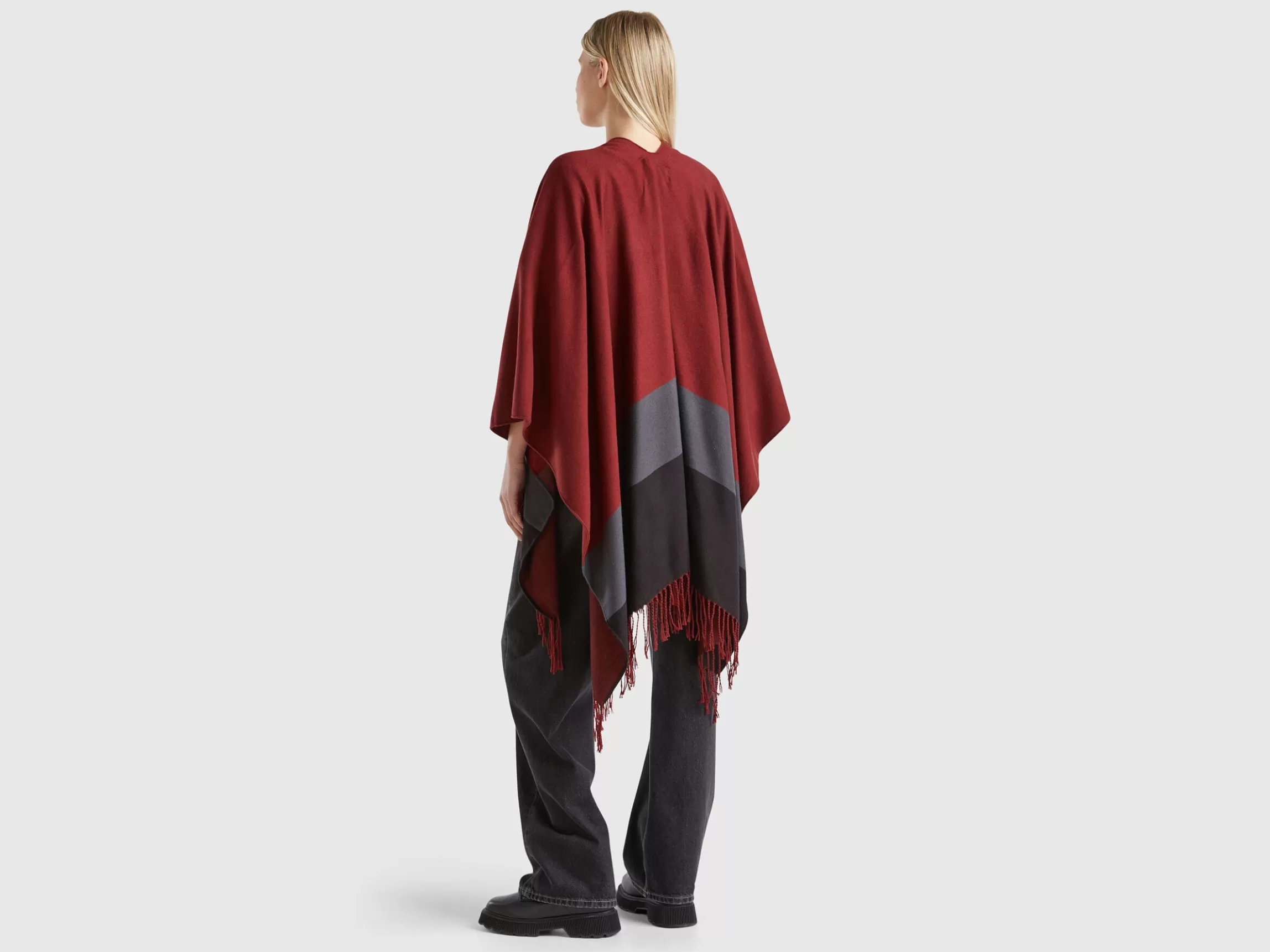 United Colors of Benetton Poncho in recycled fabric