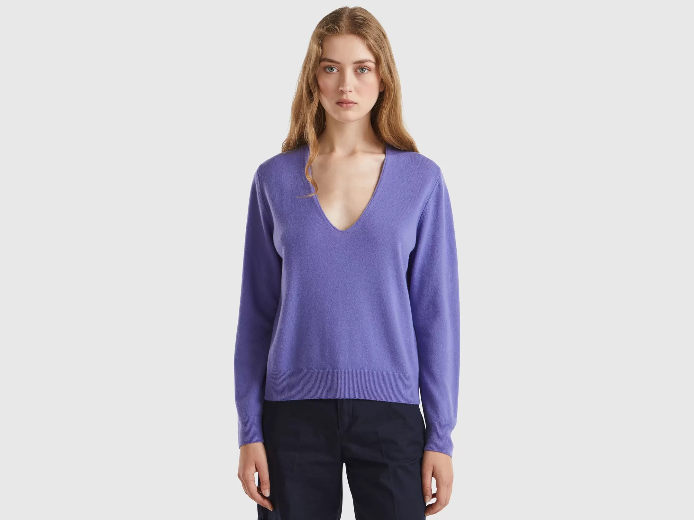 United Colors of Benetton V-neck sweater in pure Merino wool