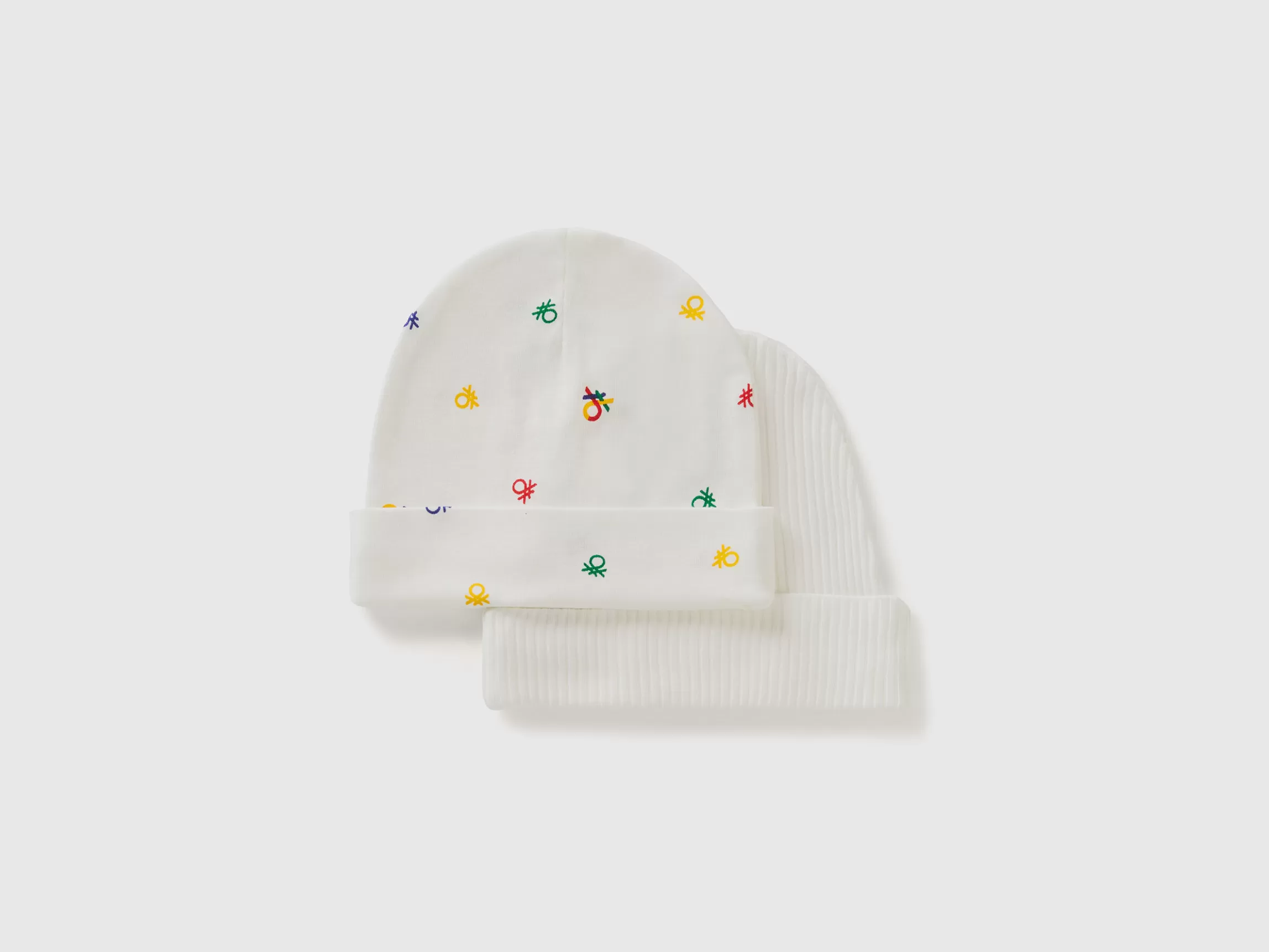 United Colors of Benetton Two caps in organic cotton
