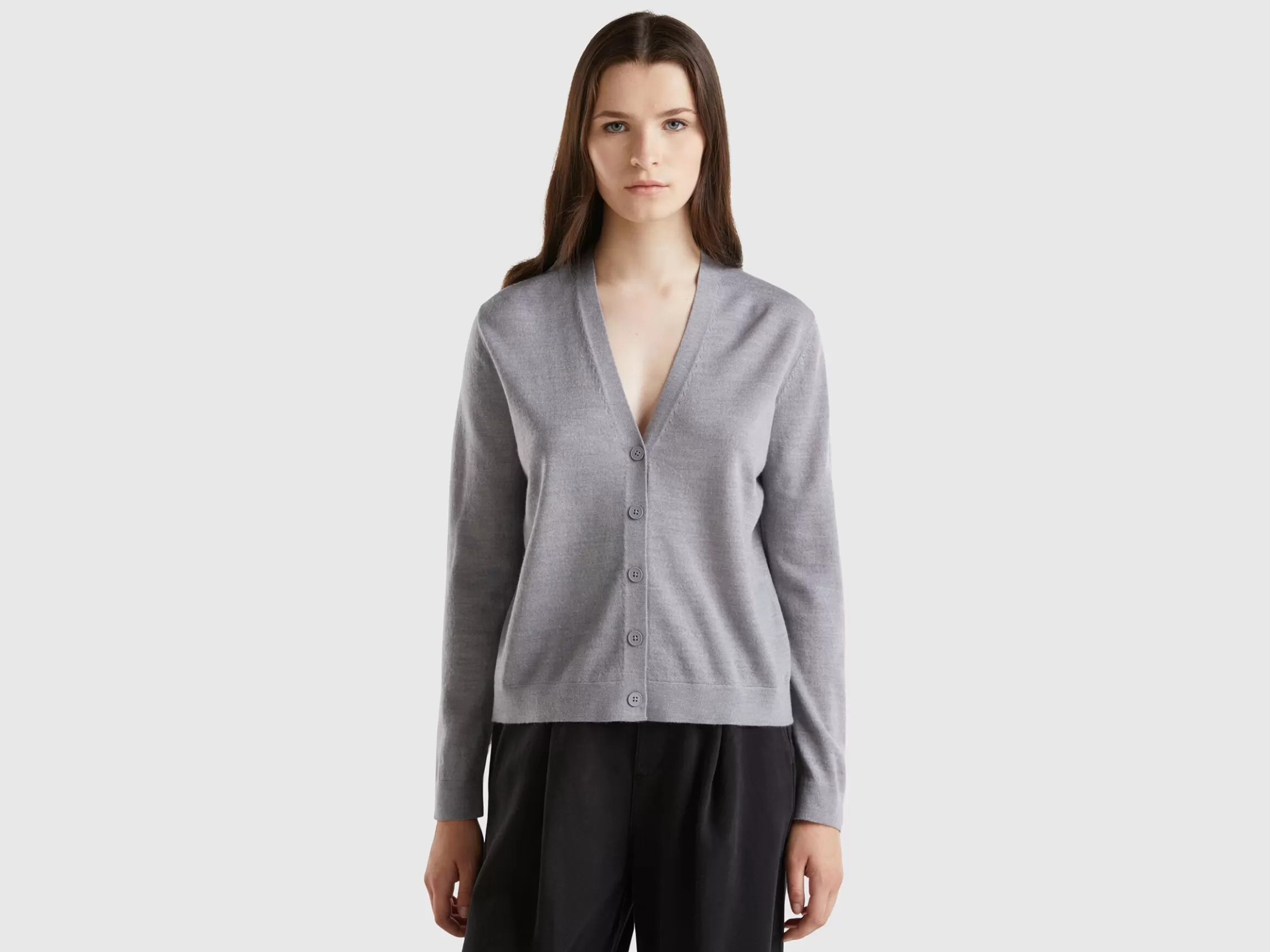 United Colors of Benetton V-neck sweater in pure Merino wool