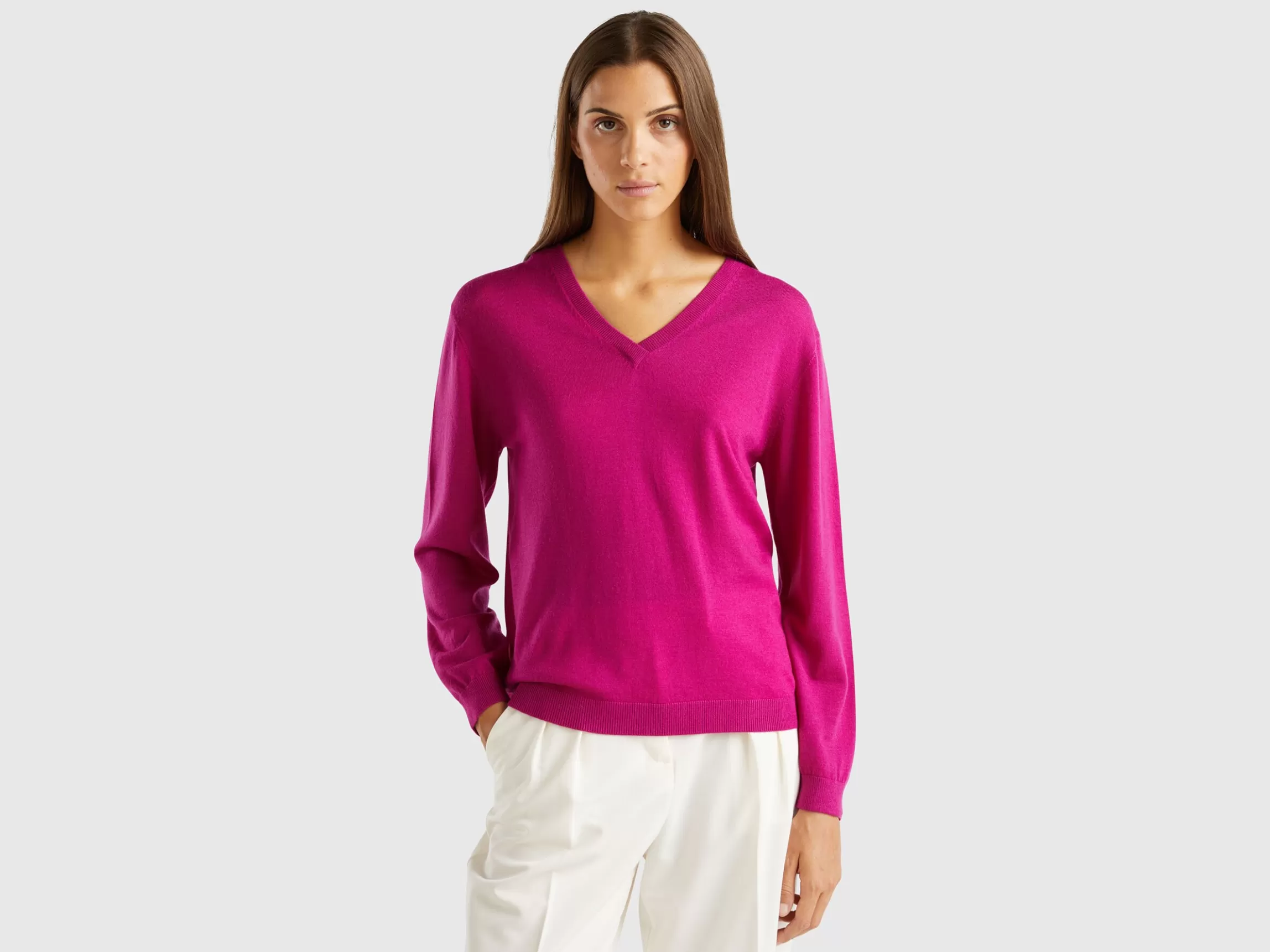 United Colors of Benetton V-neck sweater in pure Merino wool