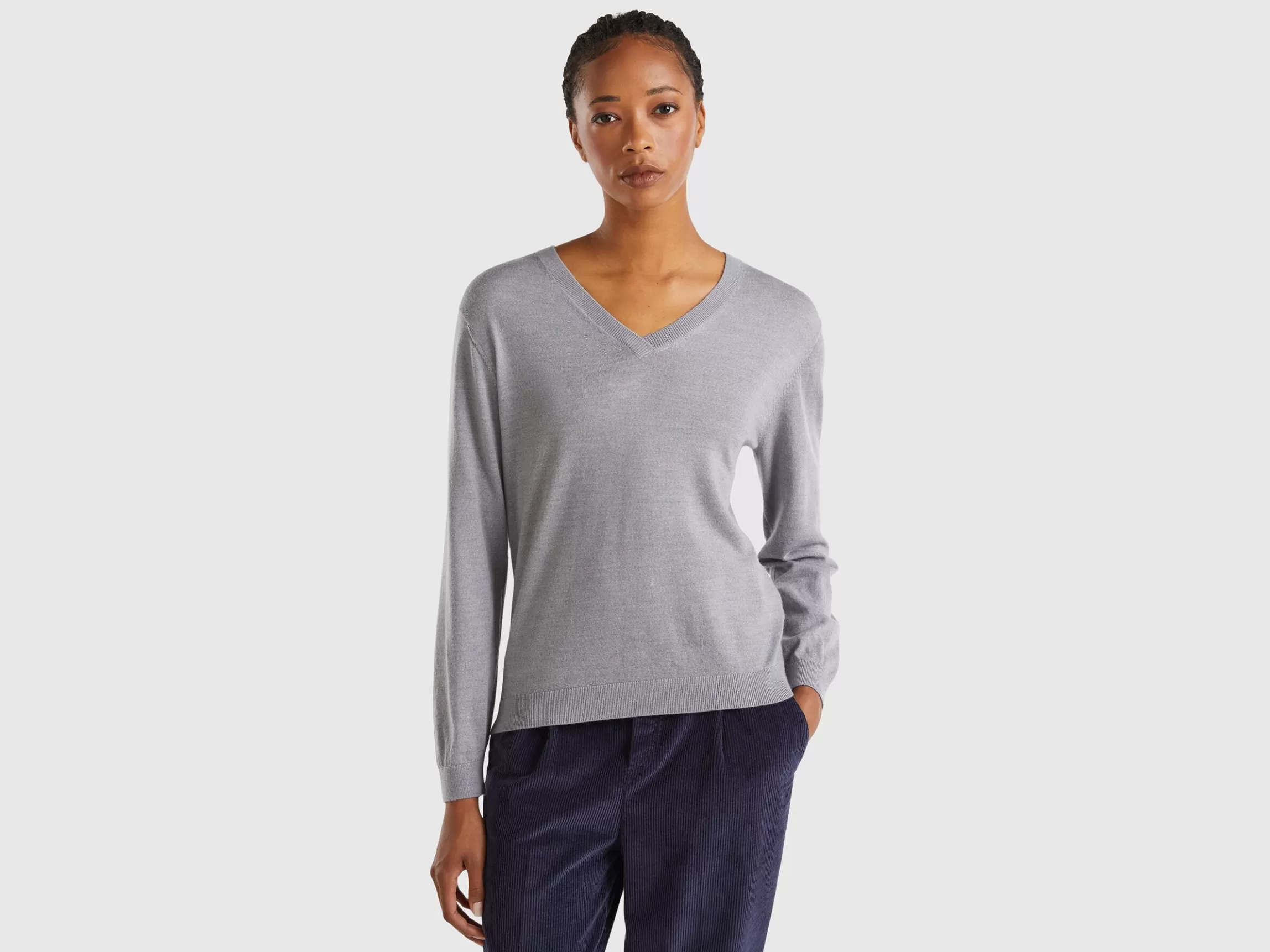 United Colors of Benetton V-neck sweater in pure Merino wool