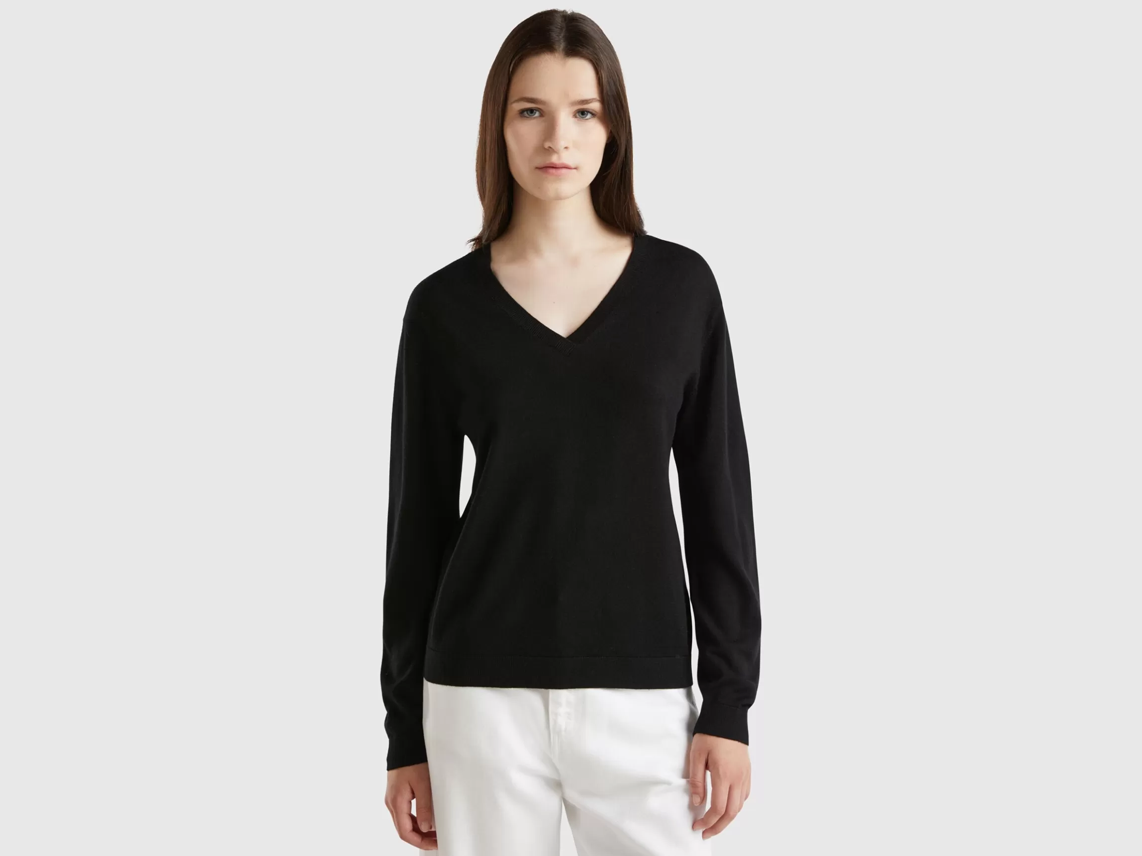 United Colors of Benetton V-neck sweater in pure Merino wool
