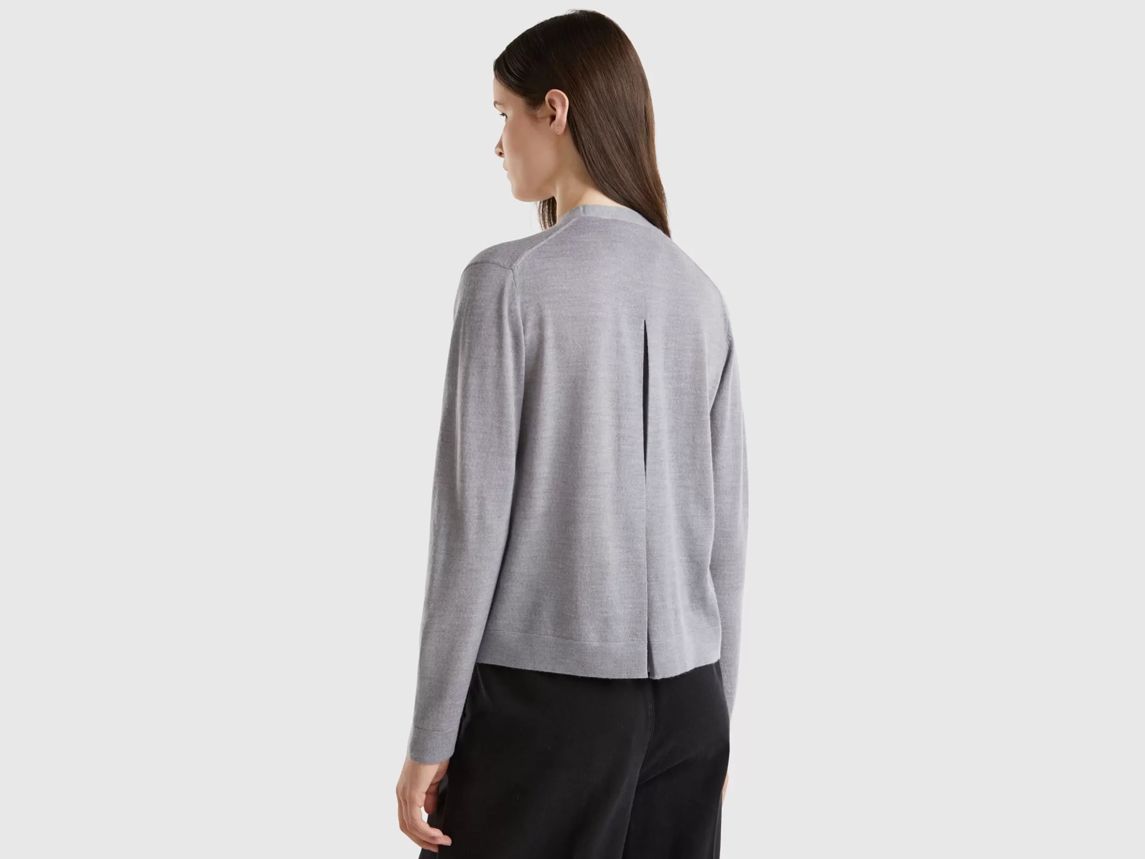 United Colors of Benetton V-neck sweater in pure Merino wool