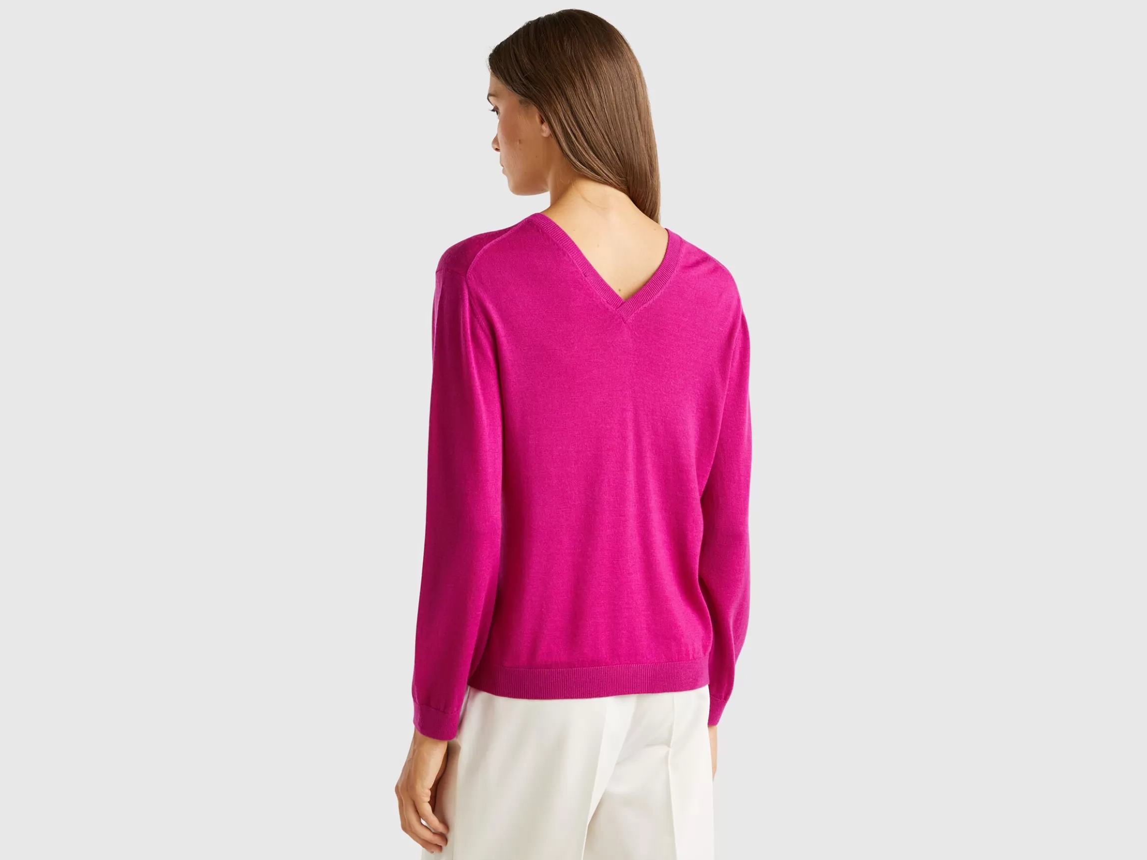 United Colors of Benetton V-neck sweater in pure Merino wool