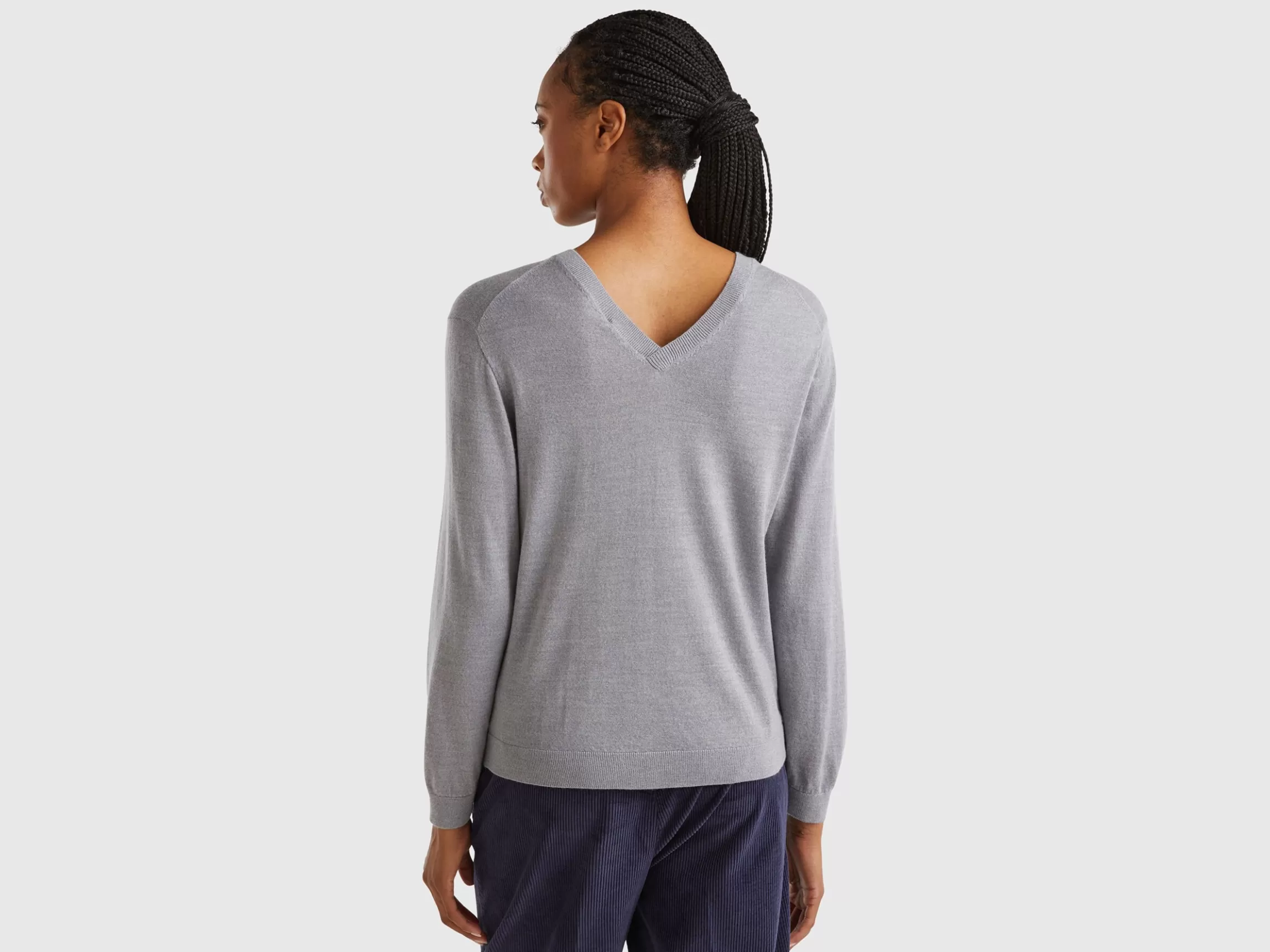 United Colors of Benetton V-neck sweater in pure Merino wool