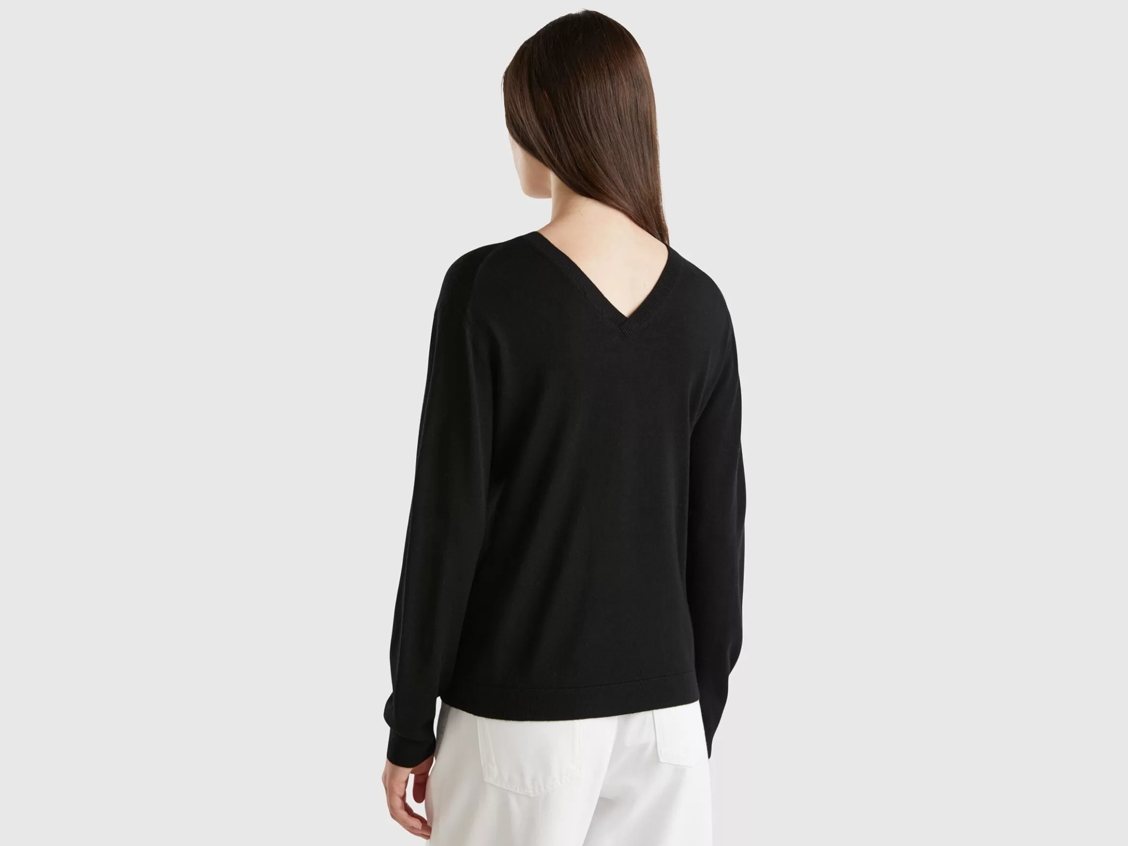 United Colors of Benetton V-neck sweater in pure Merino wool
